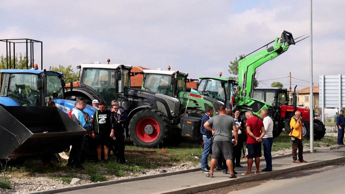 Bulharští zemědělci zablokovali dopravu kvůli ukrajinské konkurenci. V úterý chtějí paralyzovat Sofii